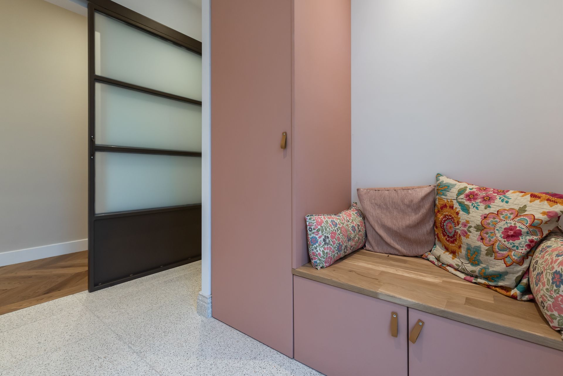 Placard de rangement dans une entrée