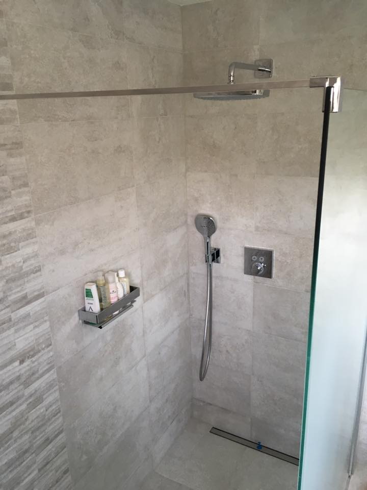 Douche à l’italienne avec carrelage