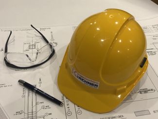 gelber Helm für Baustellen