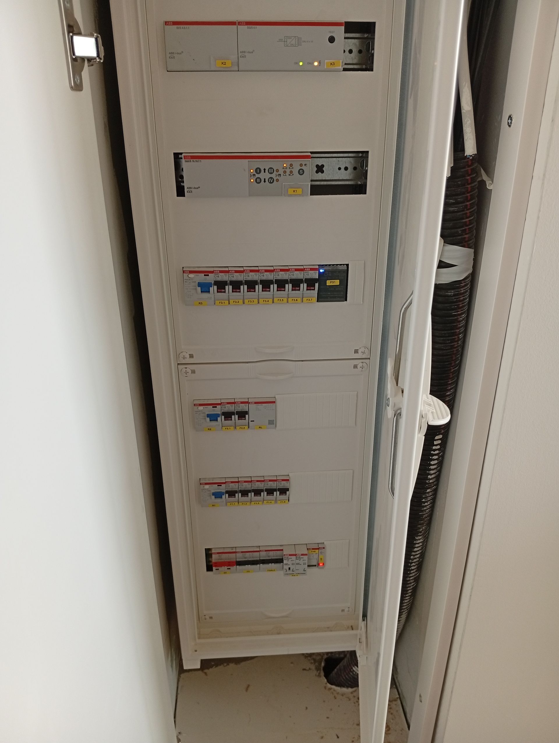 Πίνακες και σύστημα KNX - Έξυπνο σπίτι