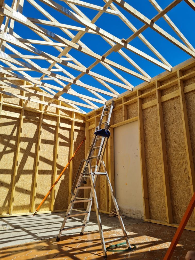 Charpente fermette en cours d'installation