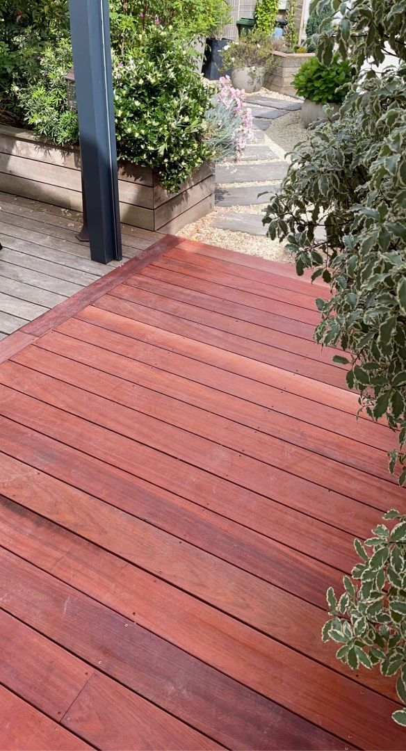 Terrasse en bois avec ajout pour l'étendre