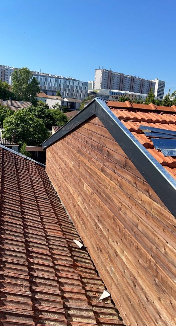 Zinguerie pour étanchéifier la toiture en tuiles