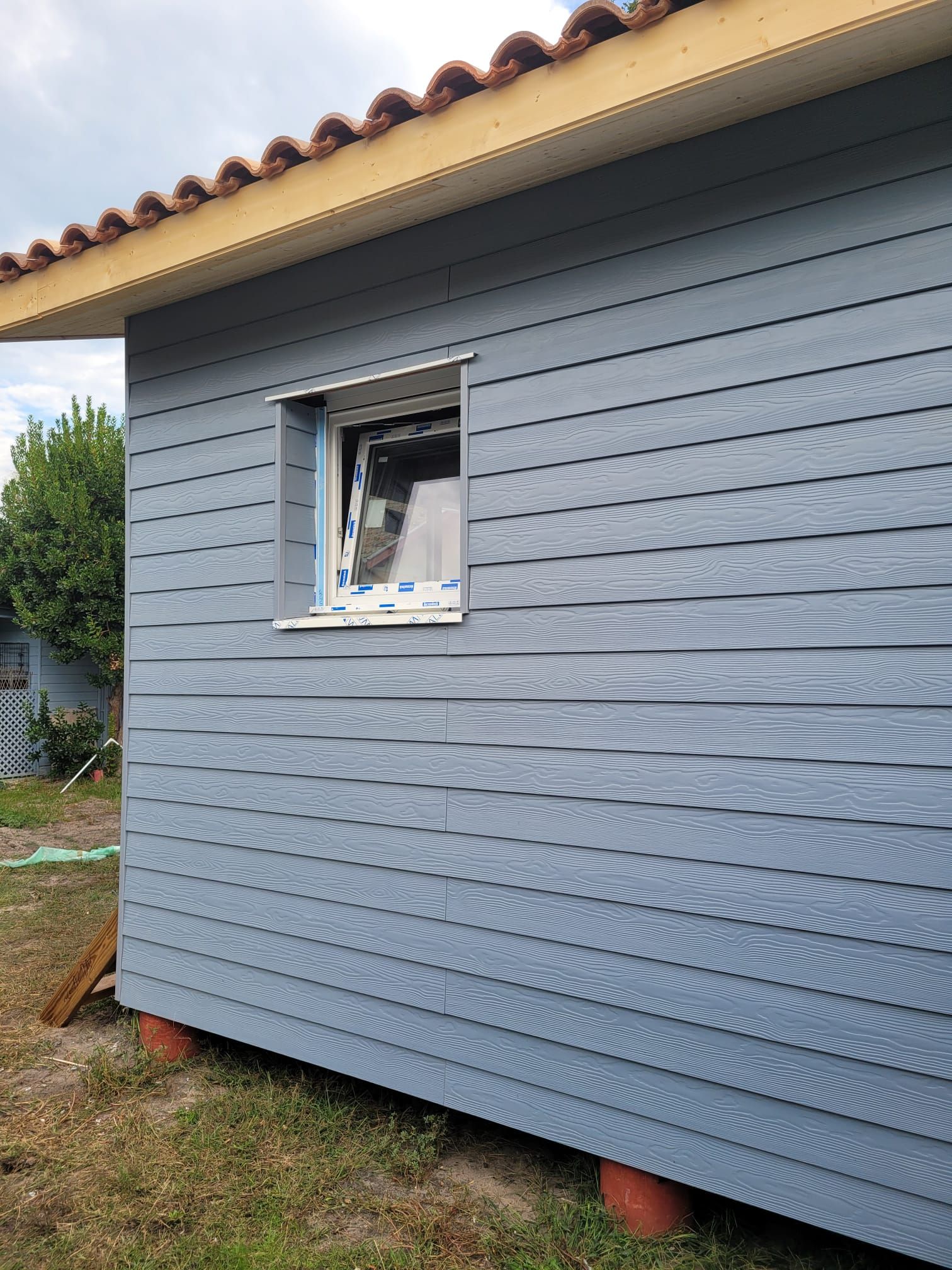 Fenêtre installée avec oscillo battant