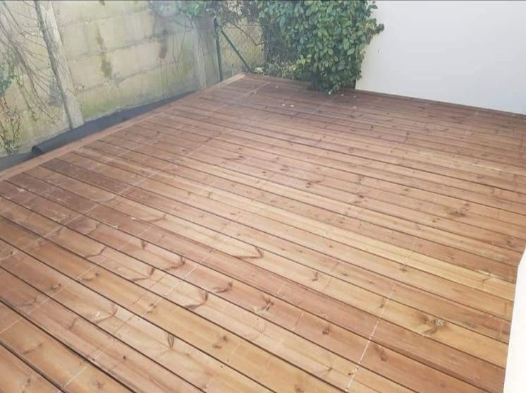 Terrasse en bois avec des lames