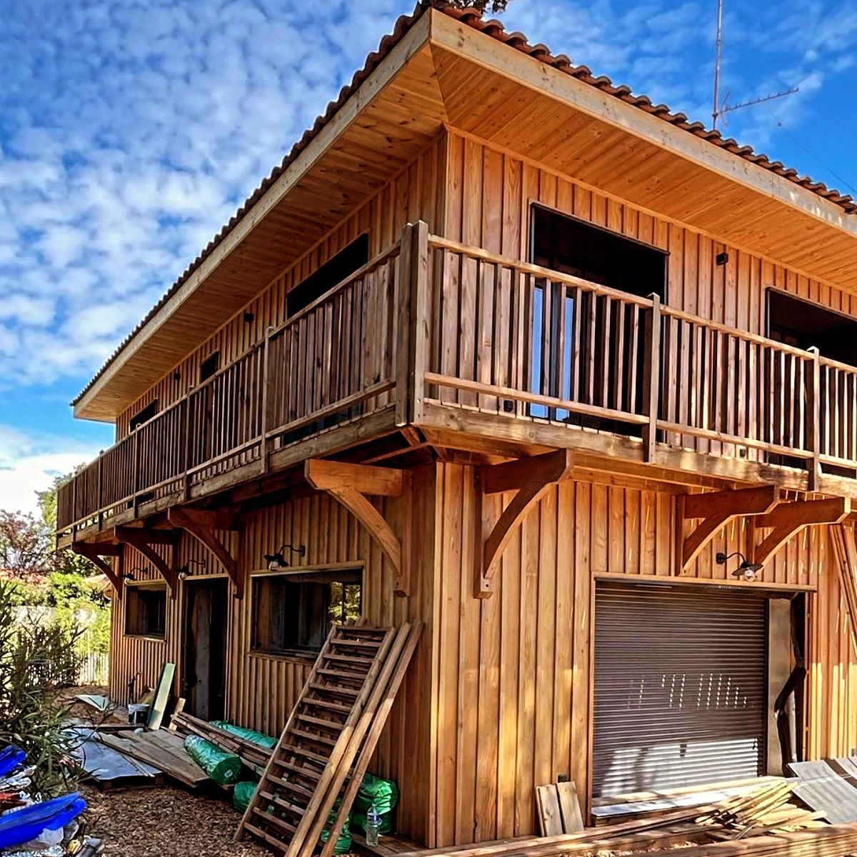 Bardage en bois pour une maison avec une ossature en bois