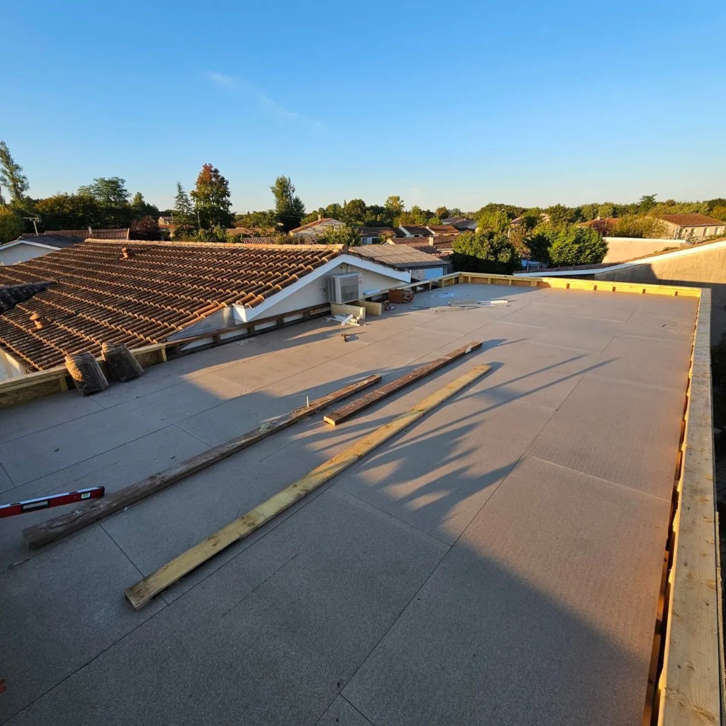 Travaux en cours pour un toit-terrasse