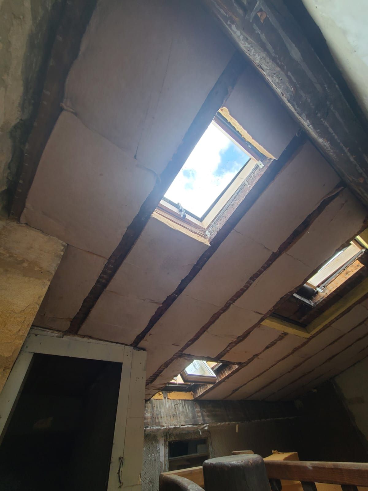 Pose de Velux® avec isolation sous toiture pour des combles
