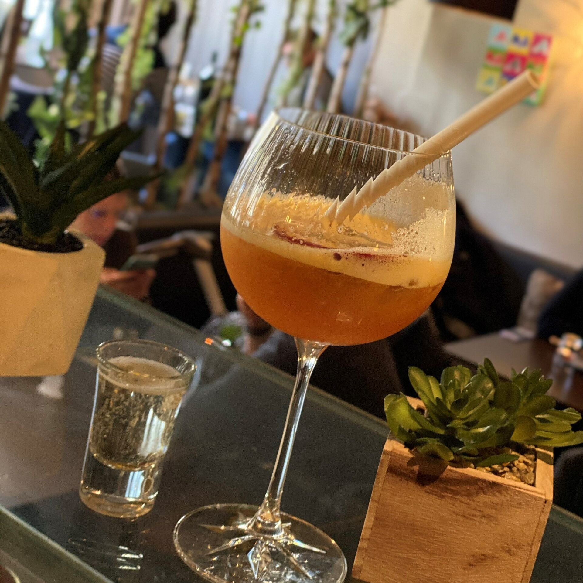 Verre rond avec de la bière