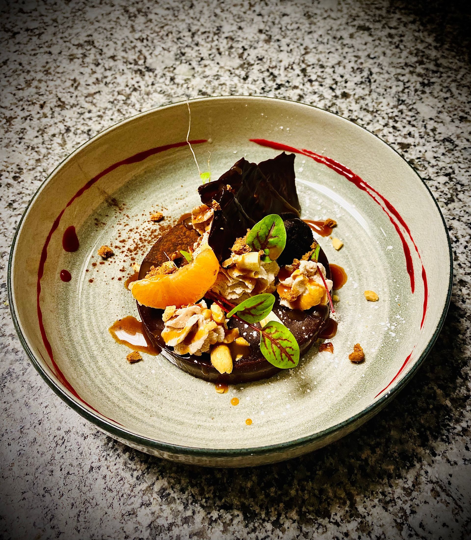 Assiette de dessert au chocolat et à l'orange
