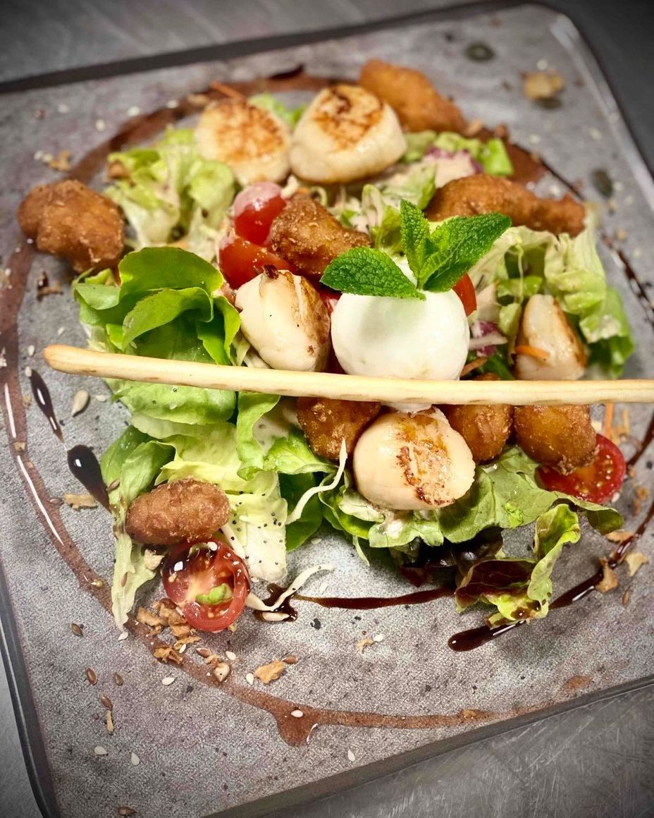 Salade de croquettes et de fromage