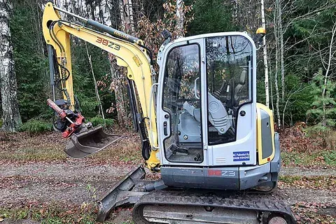 Kuorma-auto peräkärryllä