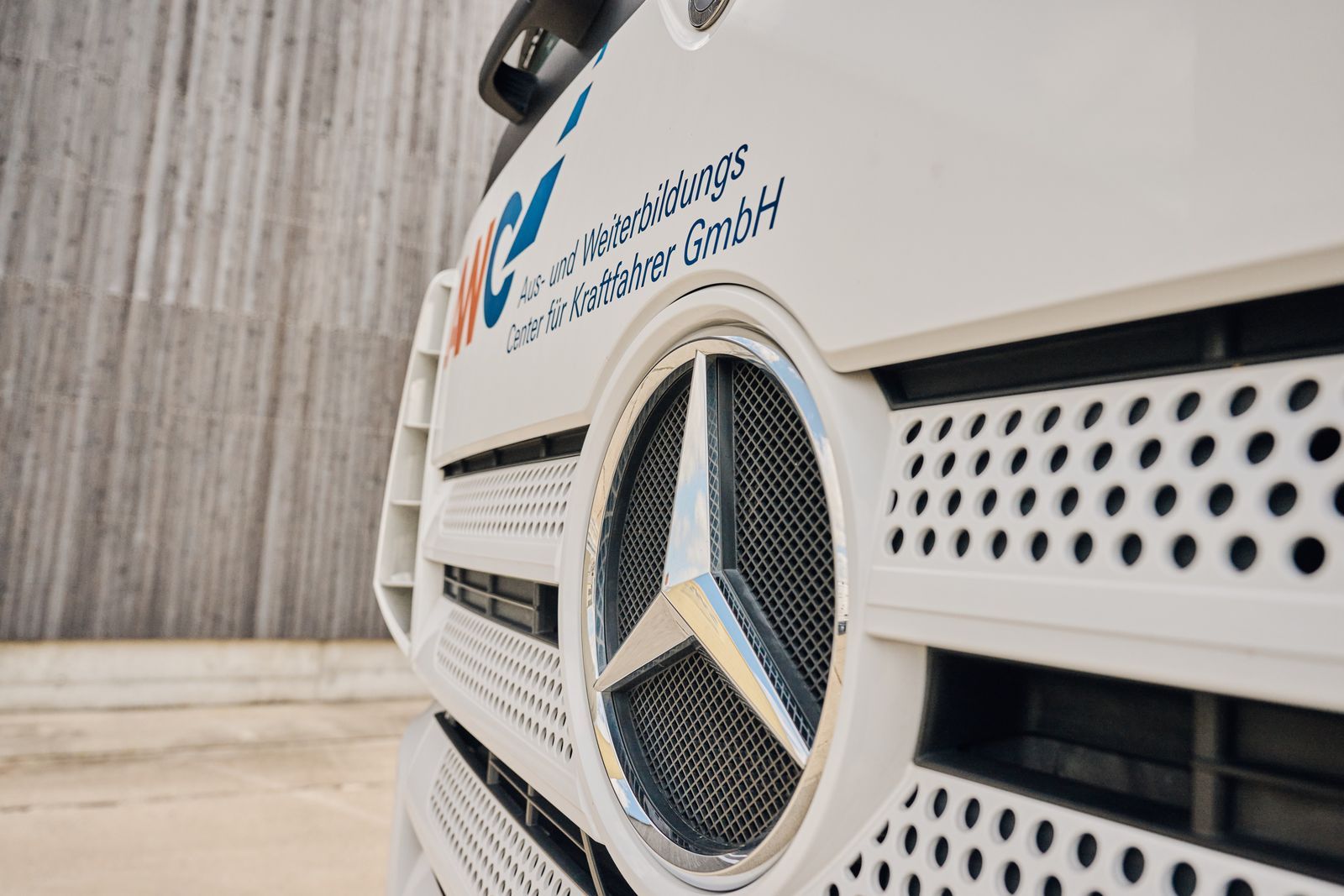 Fahrschüler im Kreisverkehr