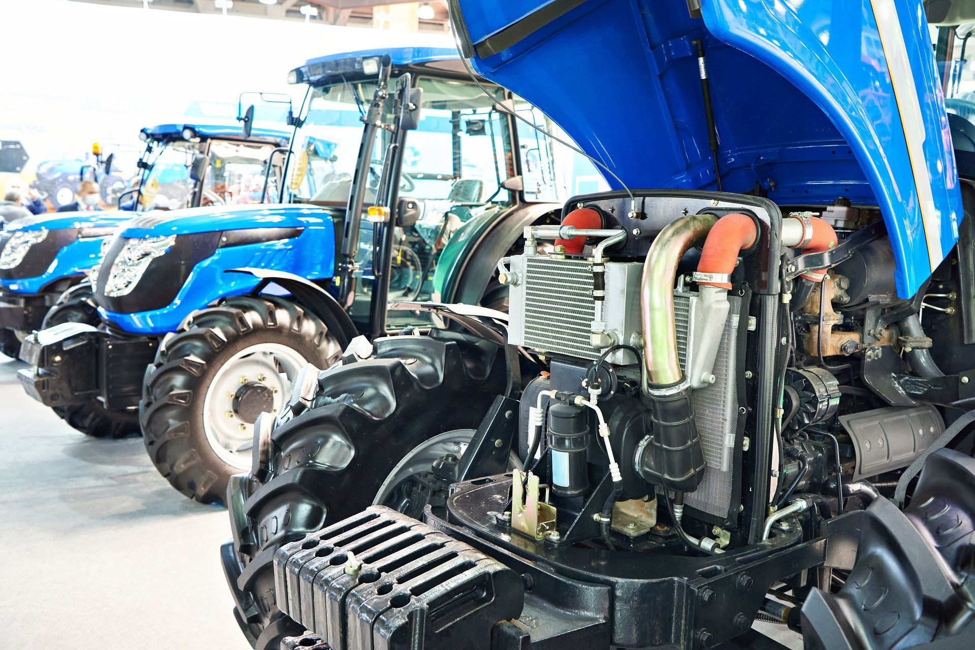 Capot ouvert d'un tracteur