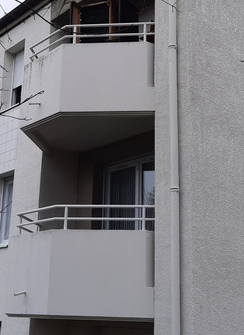 Balcon avec baie vitrée