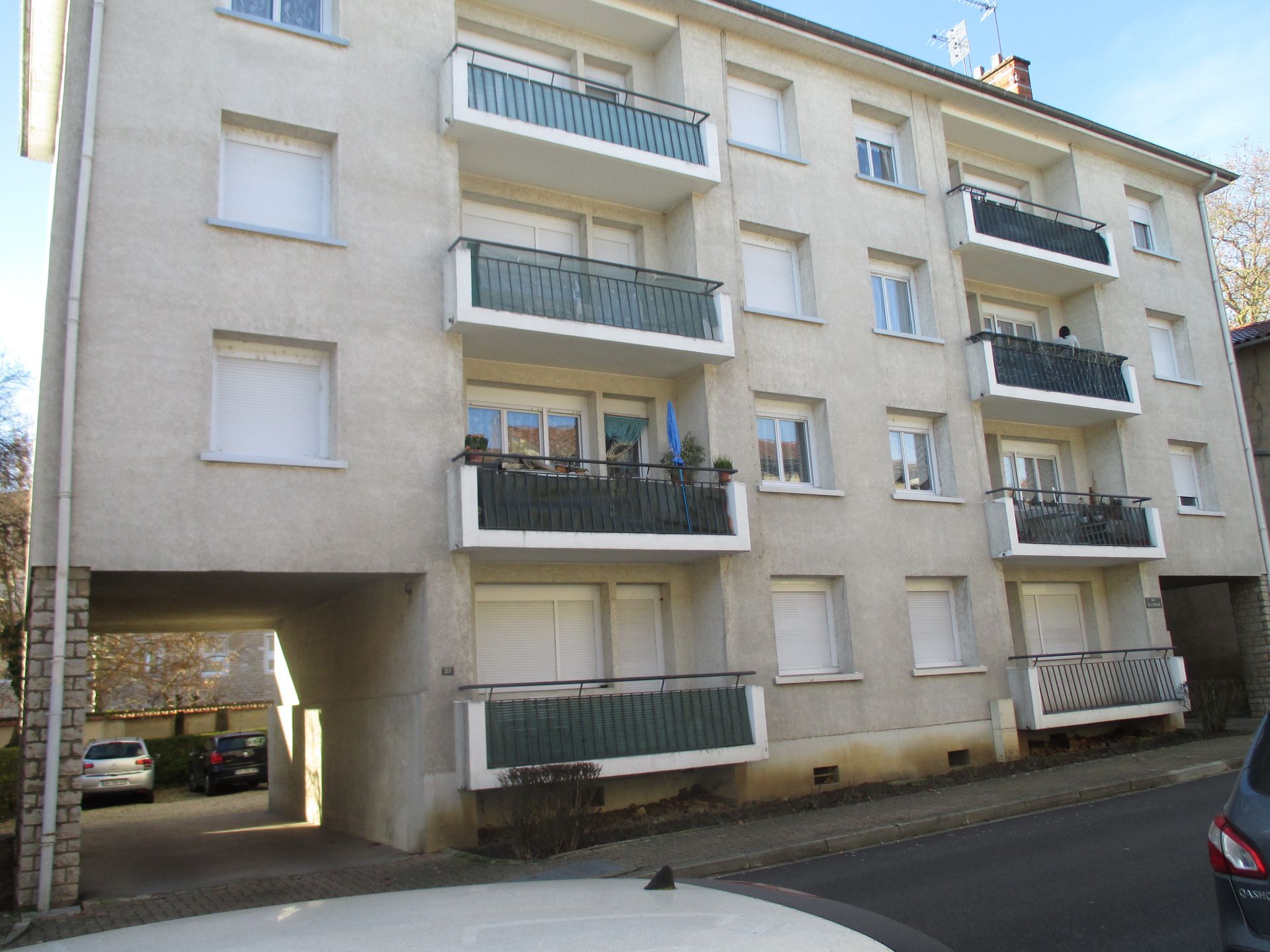 Petit immeubles avec balcons