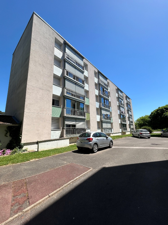 Immeuble blanc