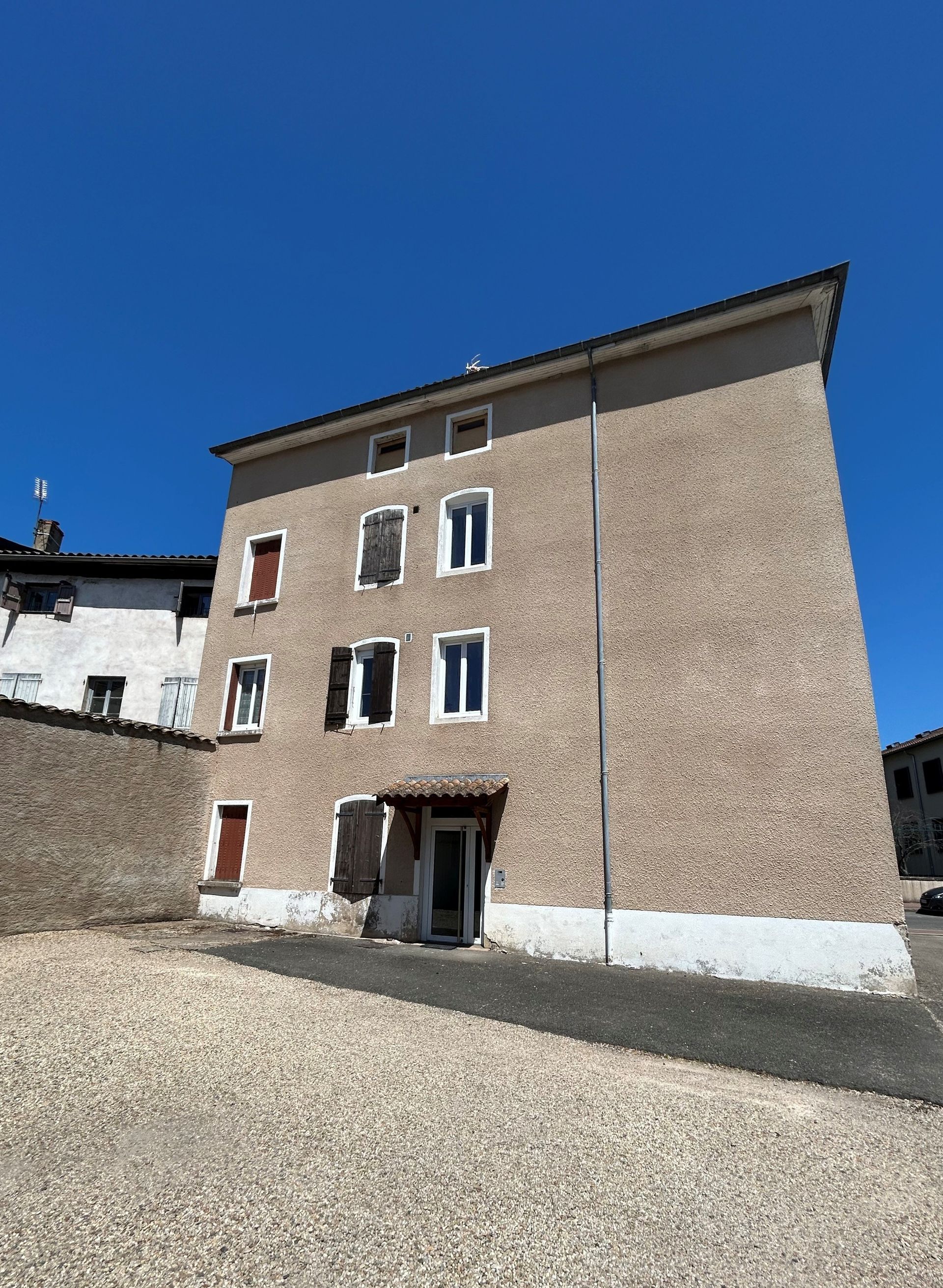 Immeuble sans balcon
