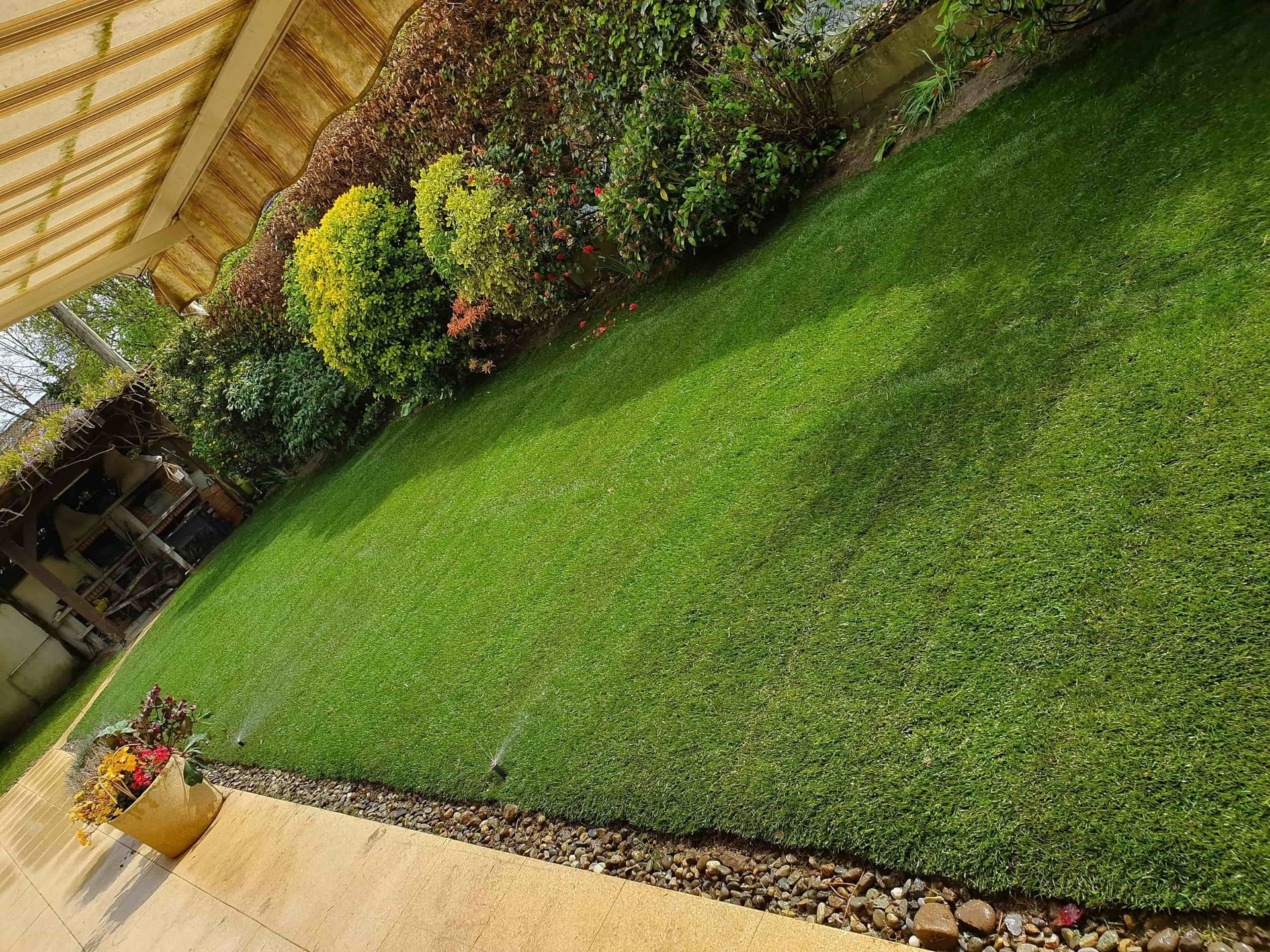 Pose de gazon - entretien de gazon - J.R. Polyvalent Sàrl