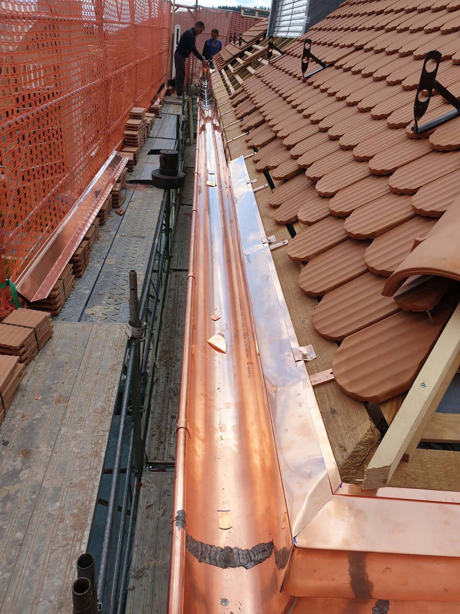 Fabrication et pose de tuiles - J.R. Polyvalent Sàrl