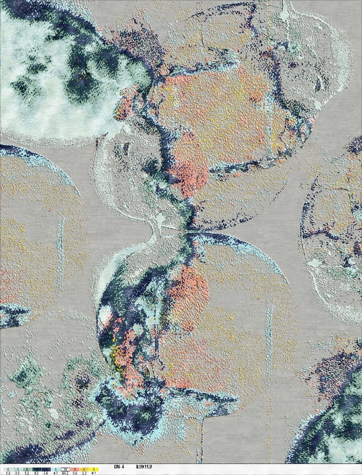 Heller Teppich mit Muster in blau, gelb und grau