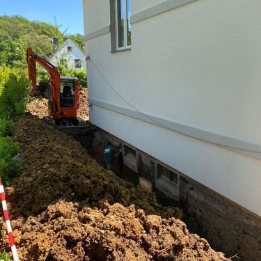 Drainage am Gebäude freigelegt