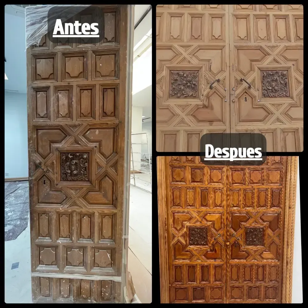 Antes y después de puertas de madera intrincadamente talladas; restauradas y teñidas, mostrando una apariencia mejorada.
