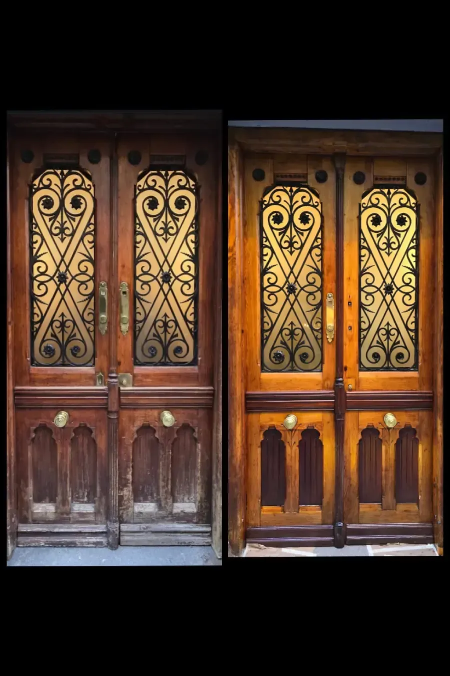 Puertas dobles de madera con herrajes ornamentados, colocadas en una pared gris claro.