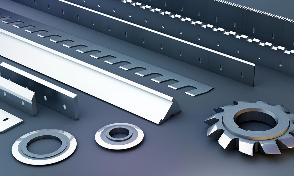 Línea de producción de fábrica con maquinaria amarilla y piso azul.