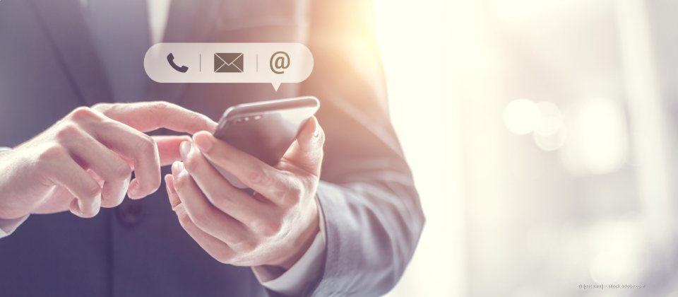 Person mit Smartphone