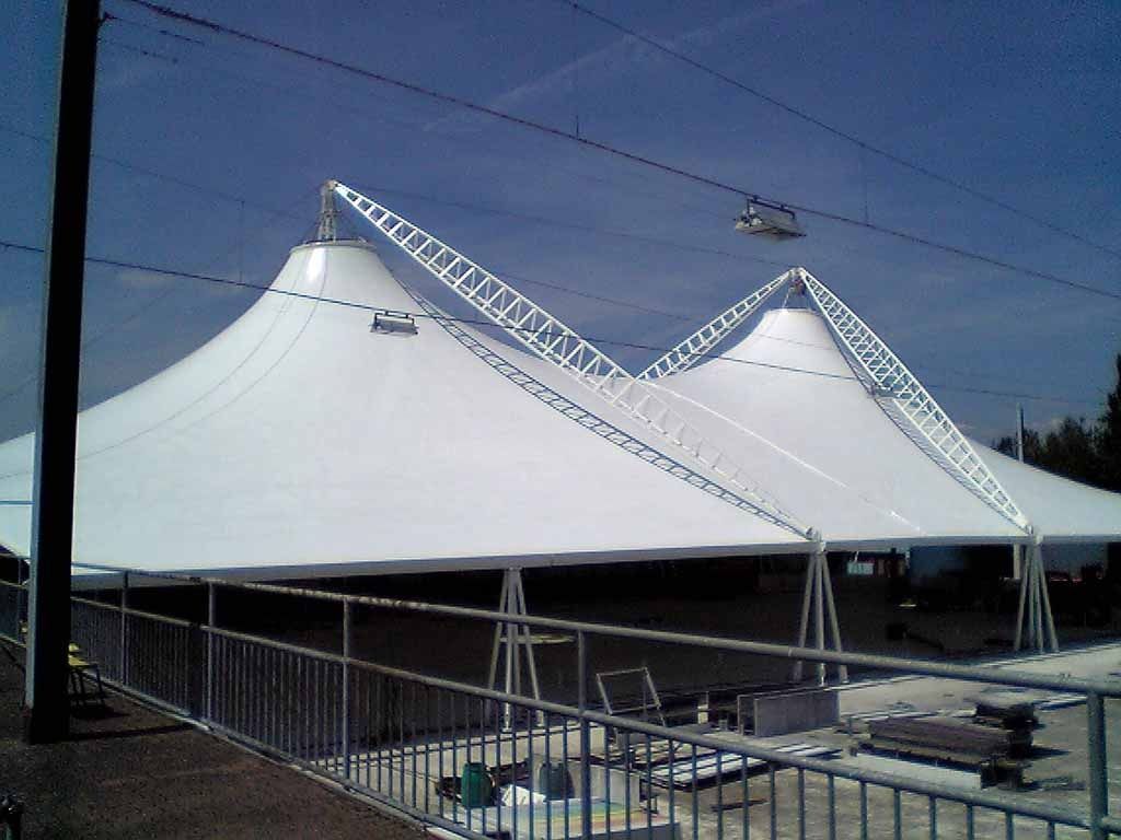 Überdachung Eisbahn Erlen