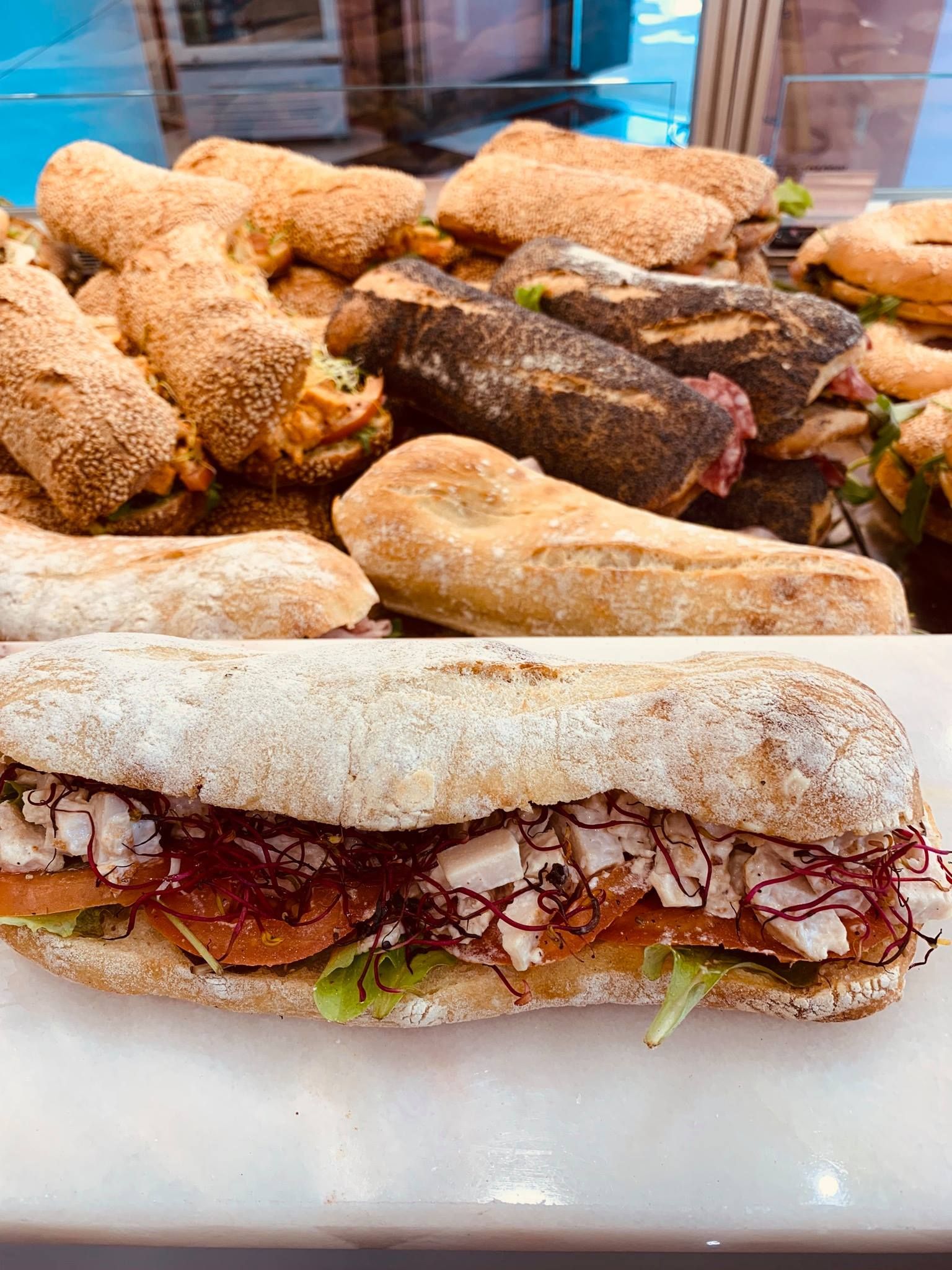 Des sandwiches au pain blanc