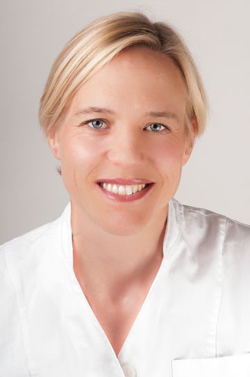 Dr. med. Julia Lacoste - Augenärztin - OMMÀ Augenklinik - Zürich