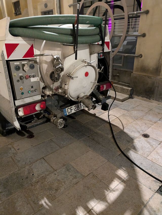 Camion de débouchage de canalisations.