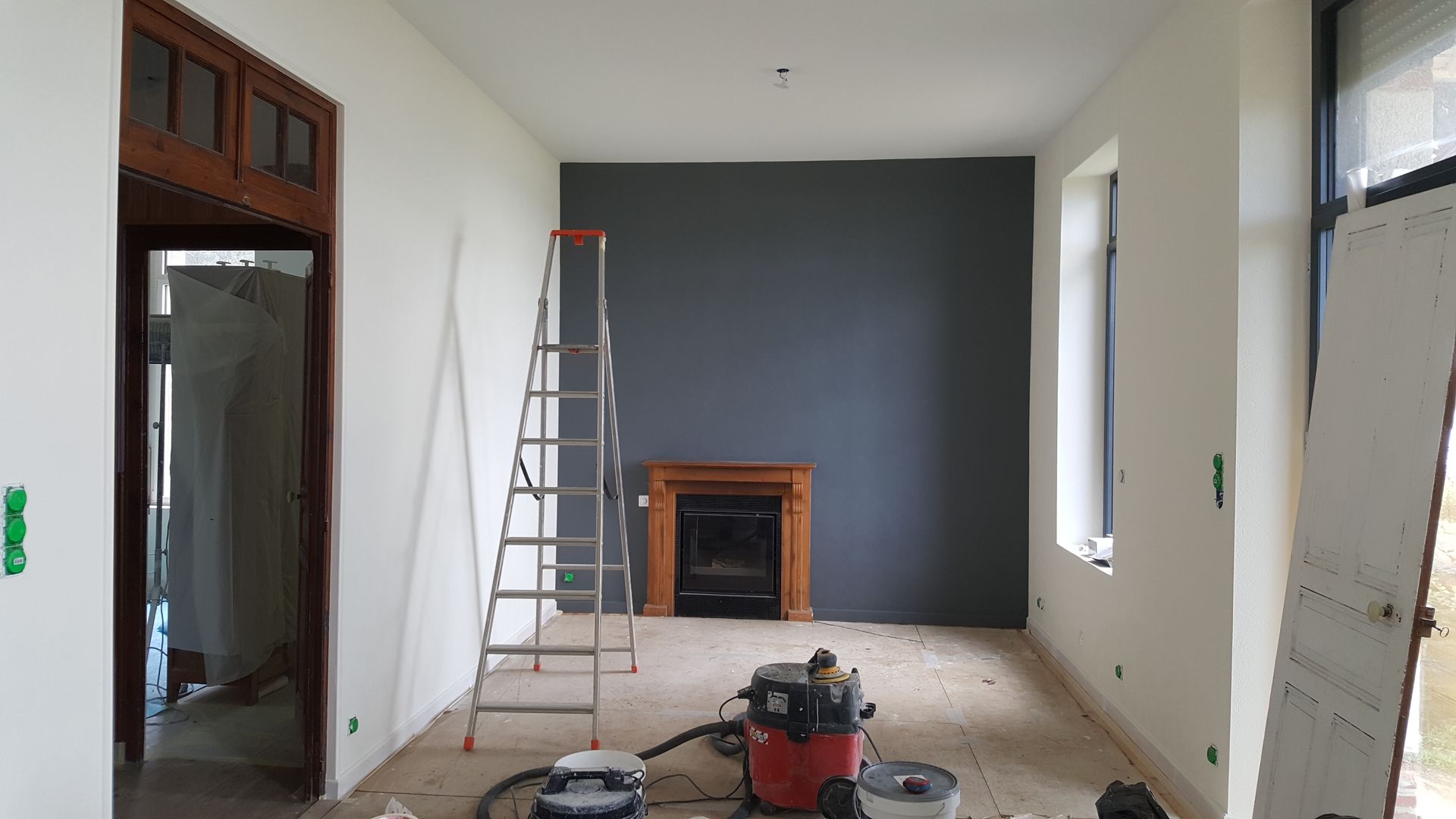 Mur avec cheminée avant travaux