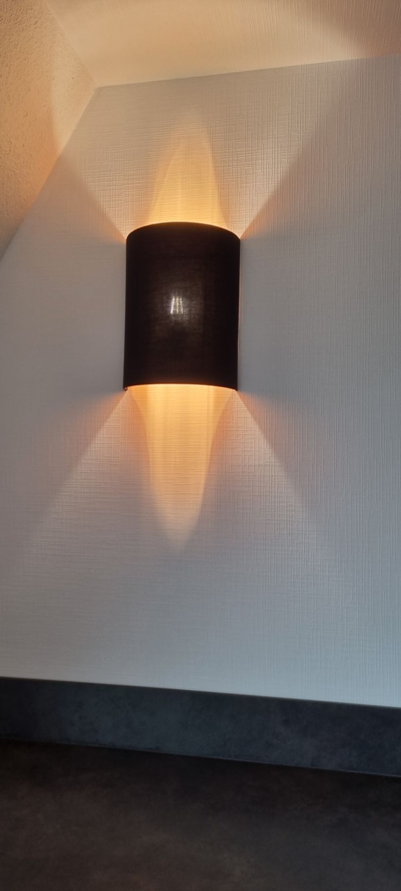 Applique murale allumée