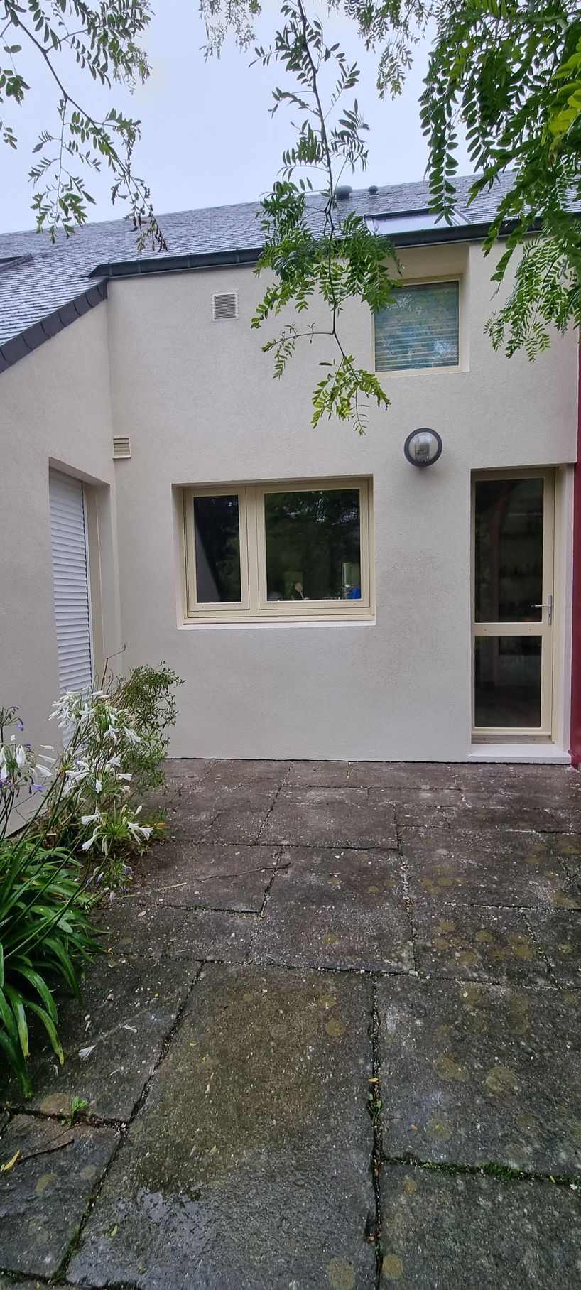 Entrée extérieure rénovée