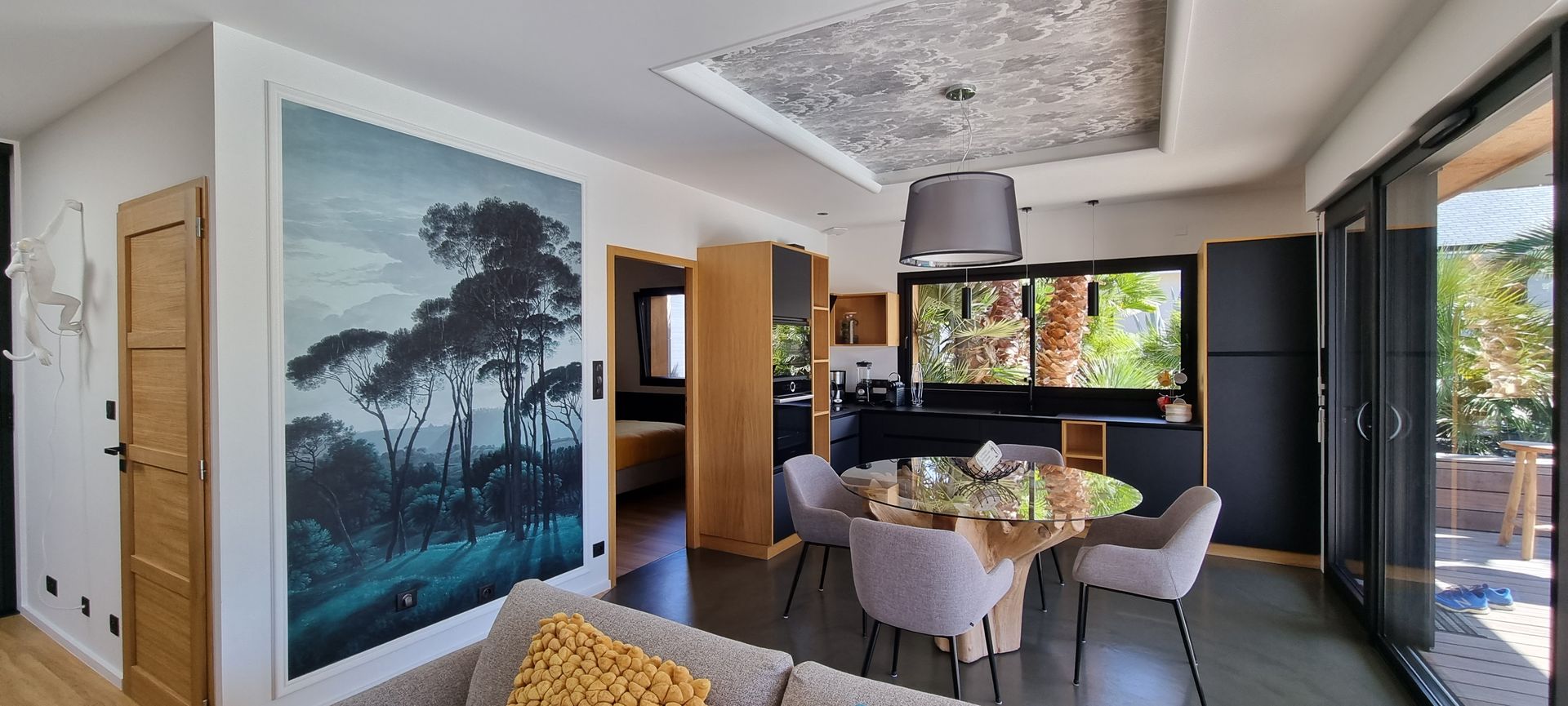 Salon refait avec un papier peint panoramique