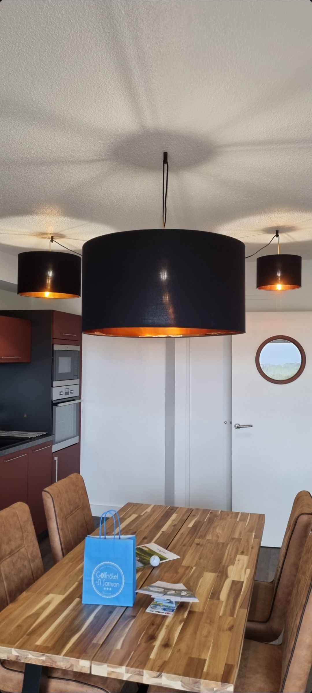 Nouvel éclairage posé au plafond