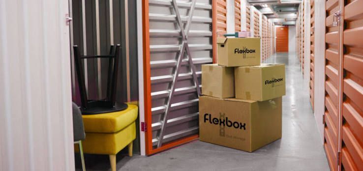 Équipe DLB Transports Garde-meuble : stockage sécurisé pour vos meubles et objets.