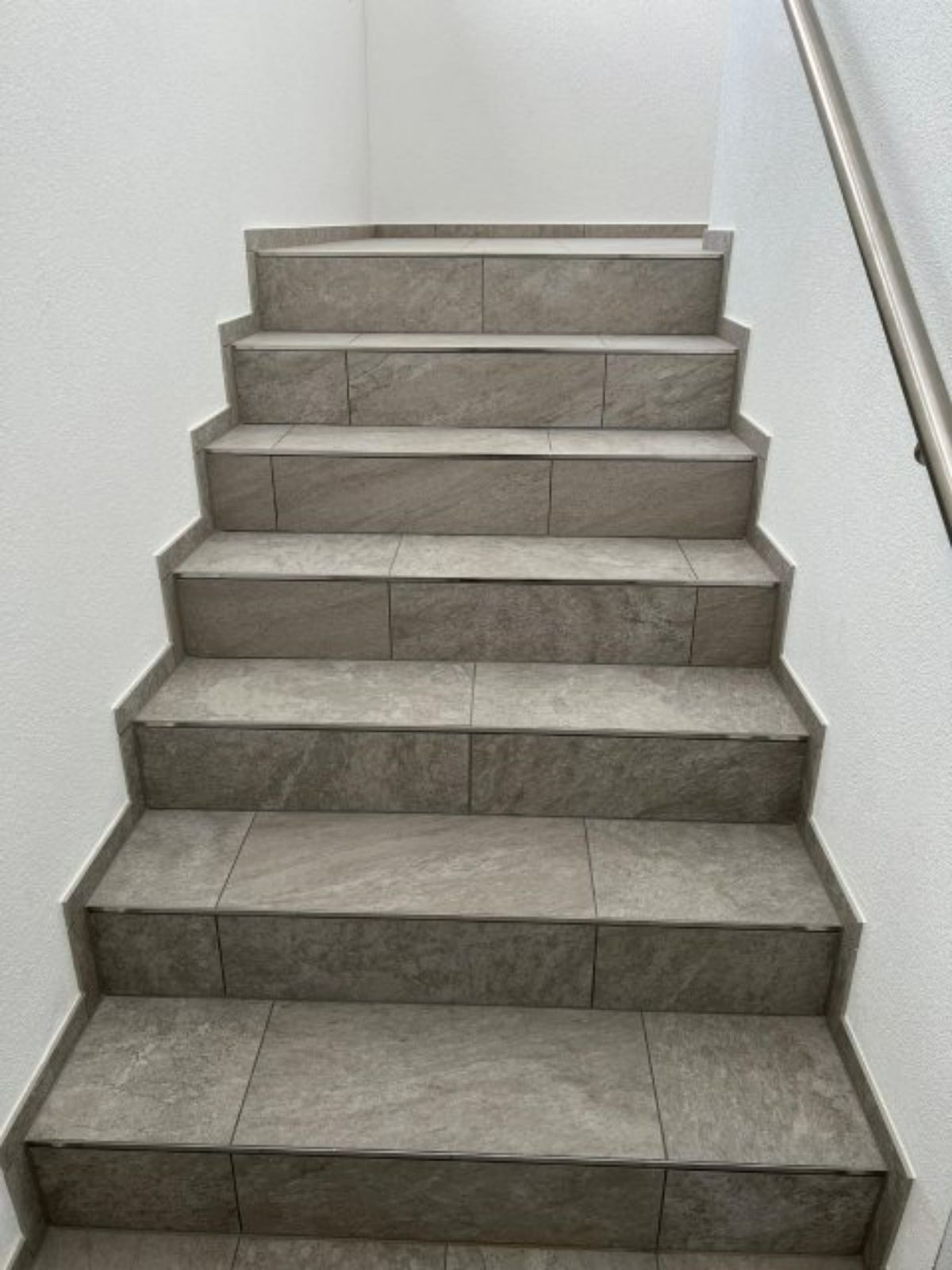 Treppe, die von der Fliestech GmbH gefliest wurde