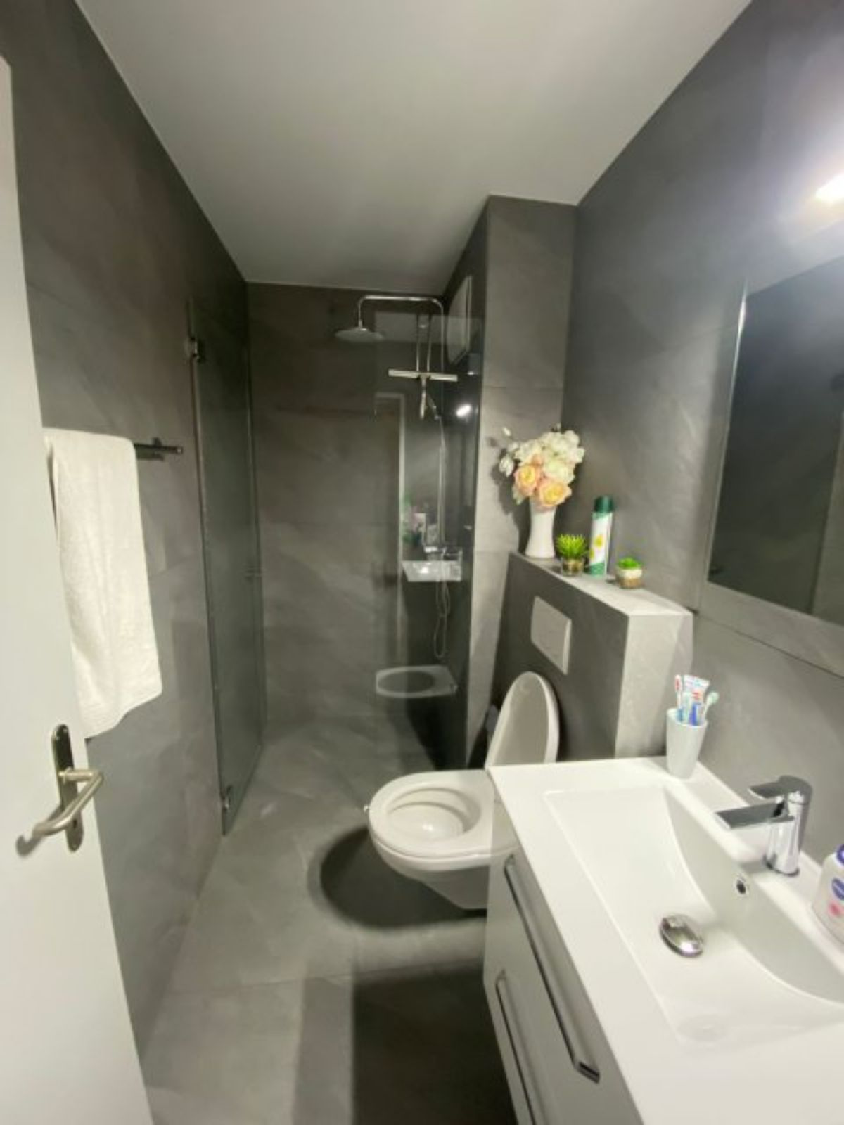 Badezimmer, das von der Fliestech GmbH gefliest wurde