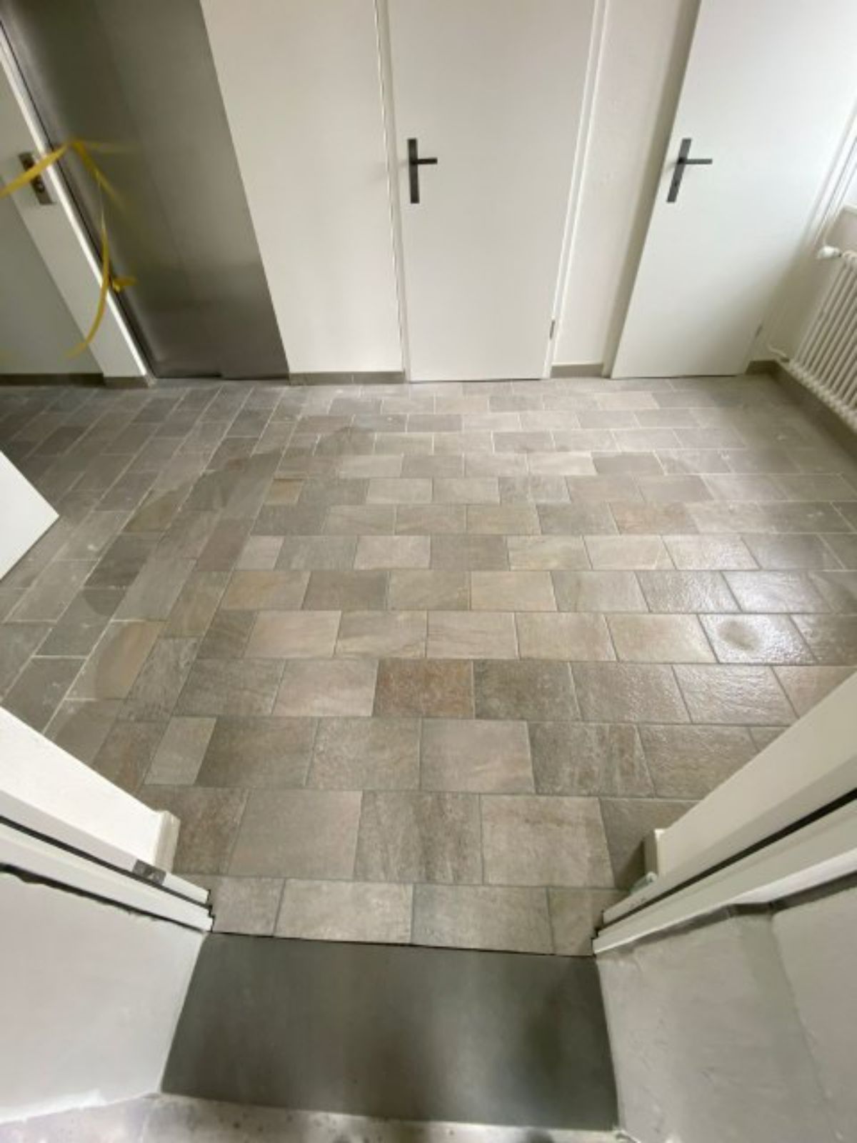 Flur, der von der Fliestech GmbH gefliest wurde