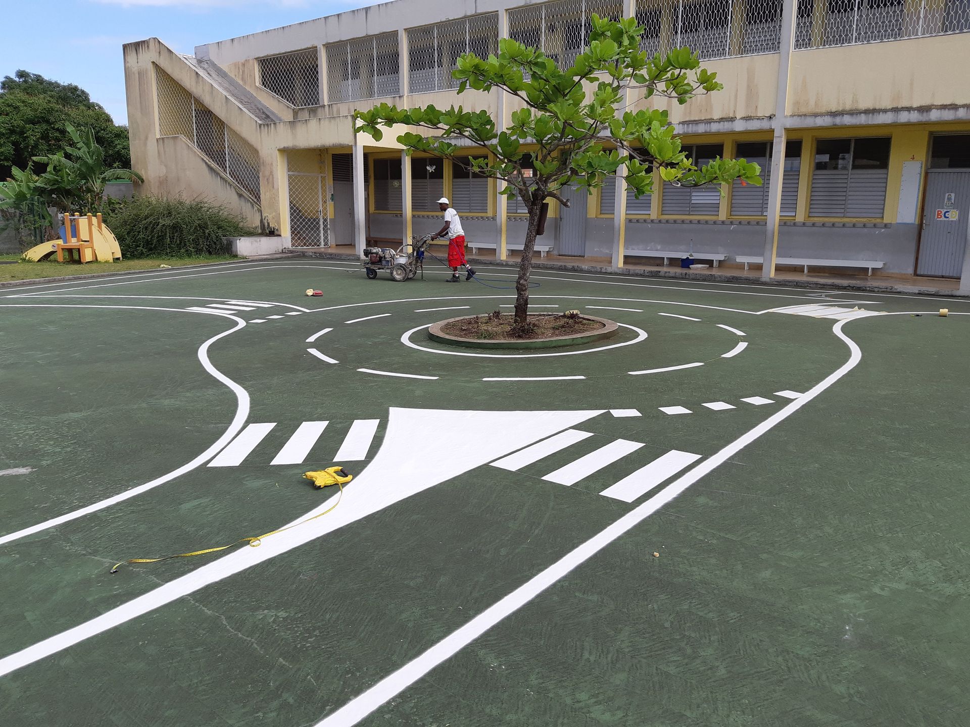 Circuit peint au sol pour les petits 