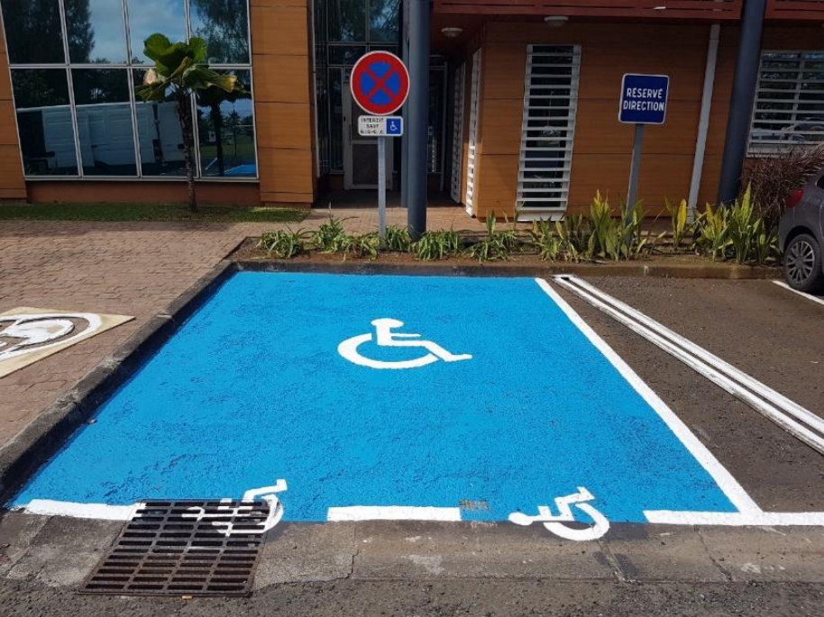 Place de parking pour handicapé