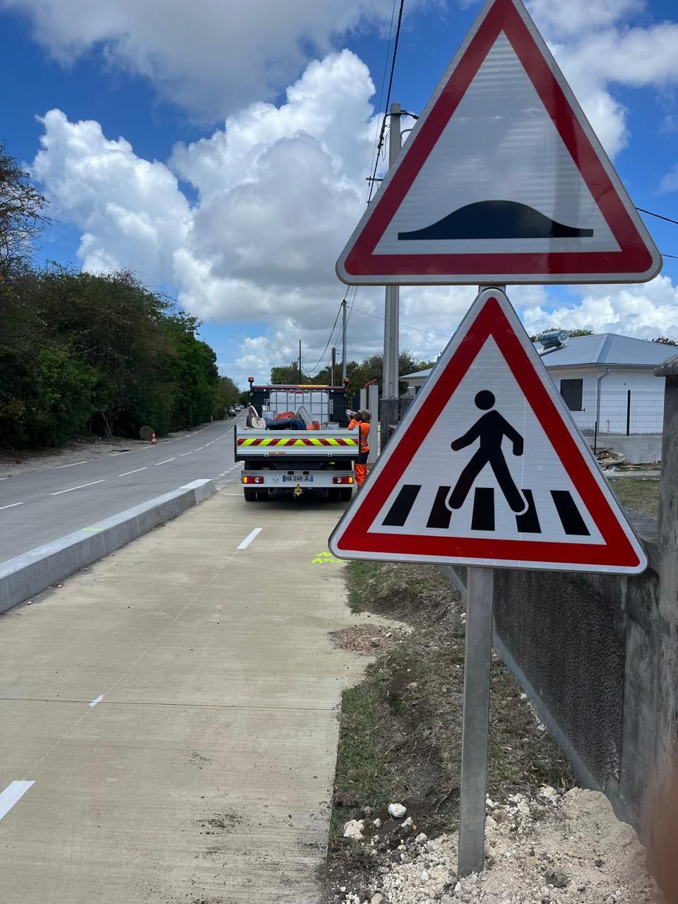 Panneaux de signalisation verticale installés