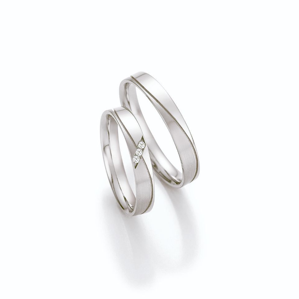 Einfarbige Hochzeitsringe in Silber mit Stein