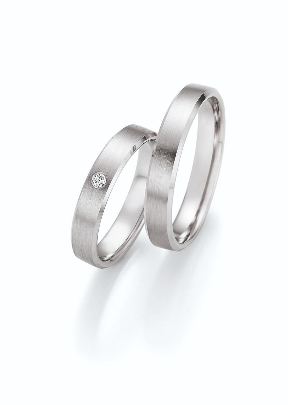 Einfarbige Hochzeitsringe mit Stein in Silber