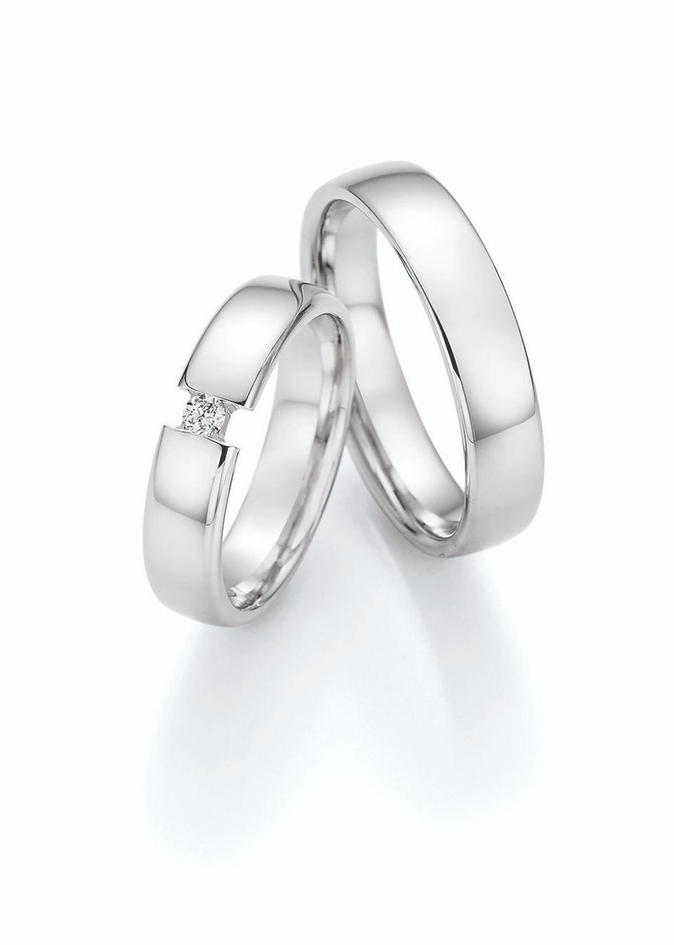 Einfarbige Hochzeitsringe in Silber mit Stein