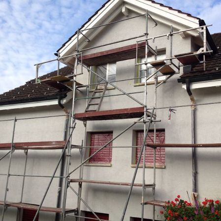 Baugerüst an Hausfassade